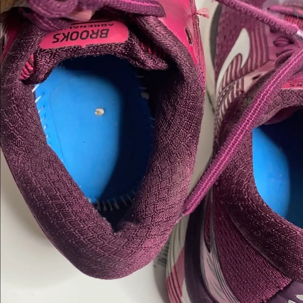 Brooks Women’s Adrenaline GTS 18 Sneakers Size 9
